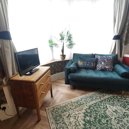 William Morris, Spacious Ground Floor Lux Double Bedroom Bexhill-on-Sea Екстериор снимка
